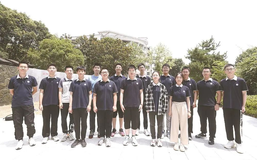 盐城中学举行优秀学生学习经验交流会