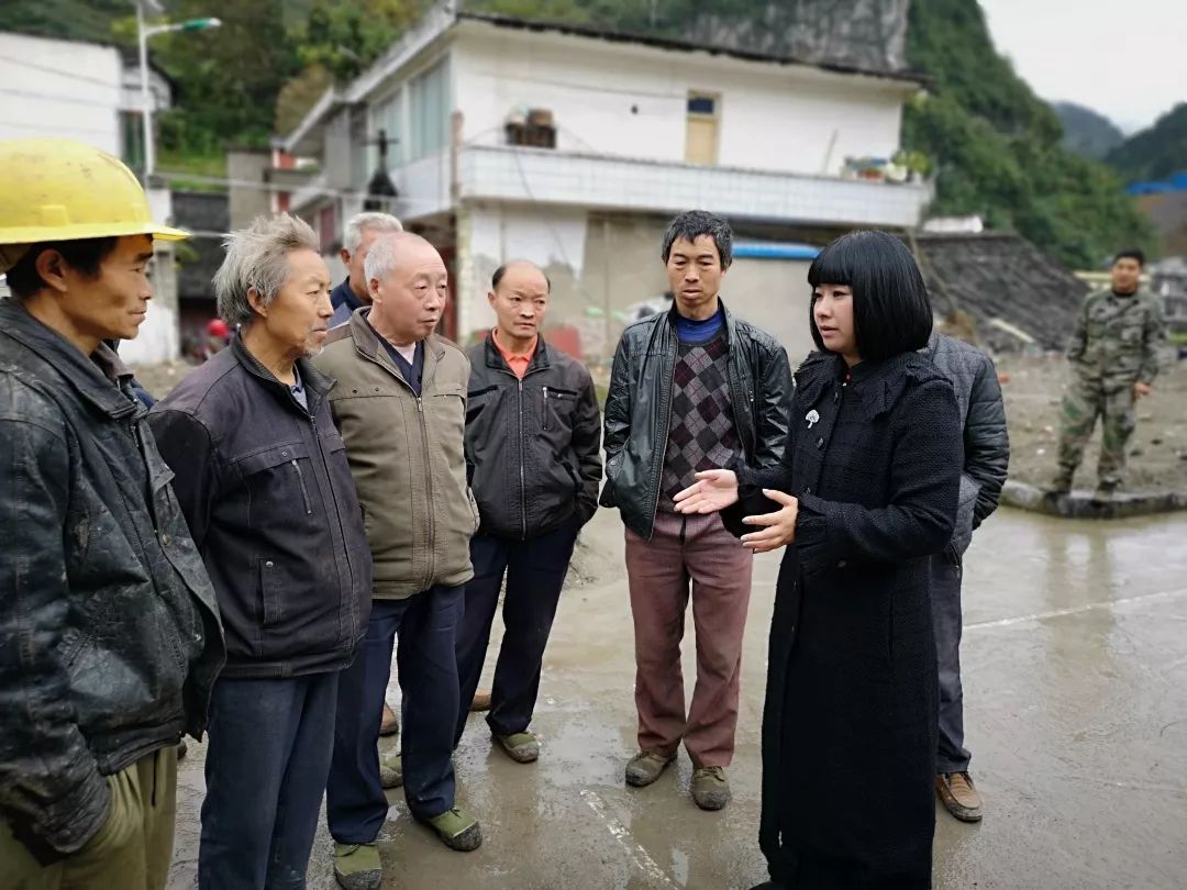 养殖斗鸡致富视频_致富经斗鸡_致富经之斗鸡