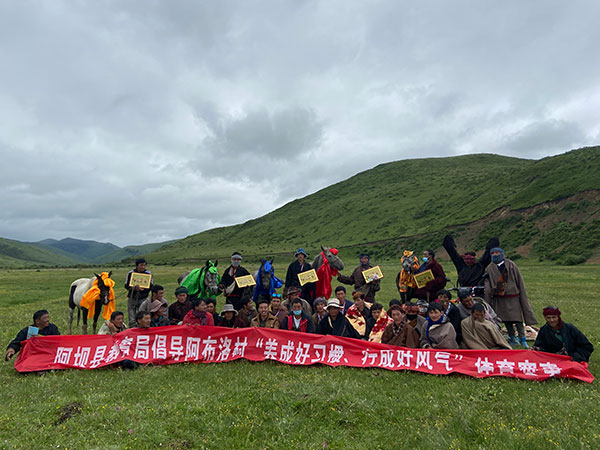 阿坝州阿坝县阿布洛村：大力发展村集体经济 牦牛养殖产业助力村民脱贫致富