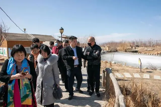 致富经鹤鸵养殖_致富经鹤驼养殖基地_鹤壁鸵鸟养殖