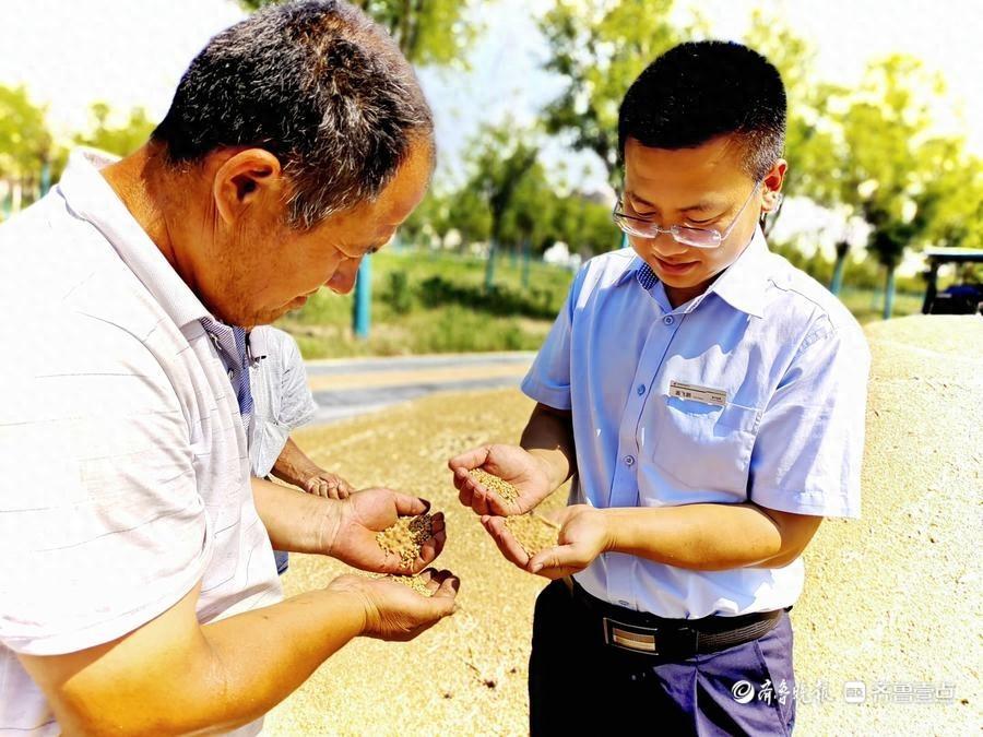 邮储银行乐陵市支行客户经理盖飞鹏：扎根田间 贴心助农