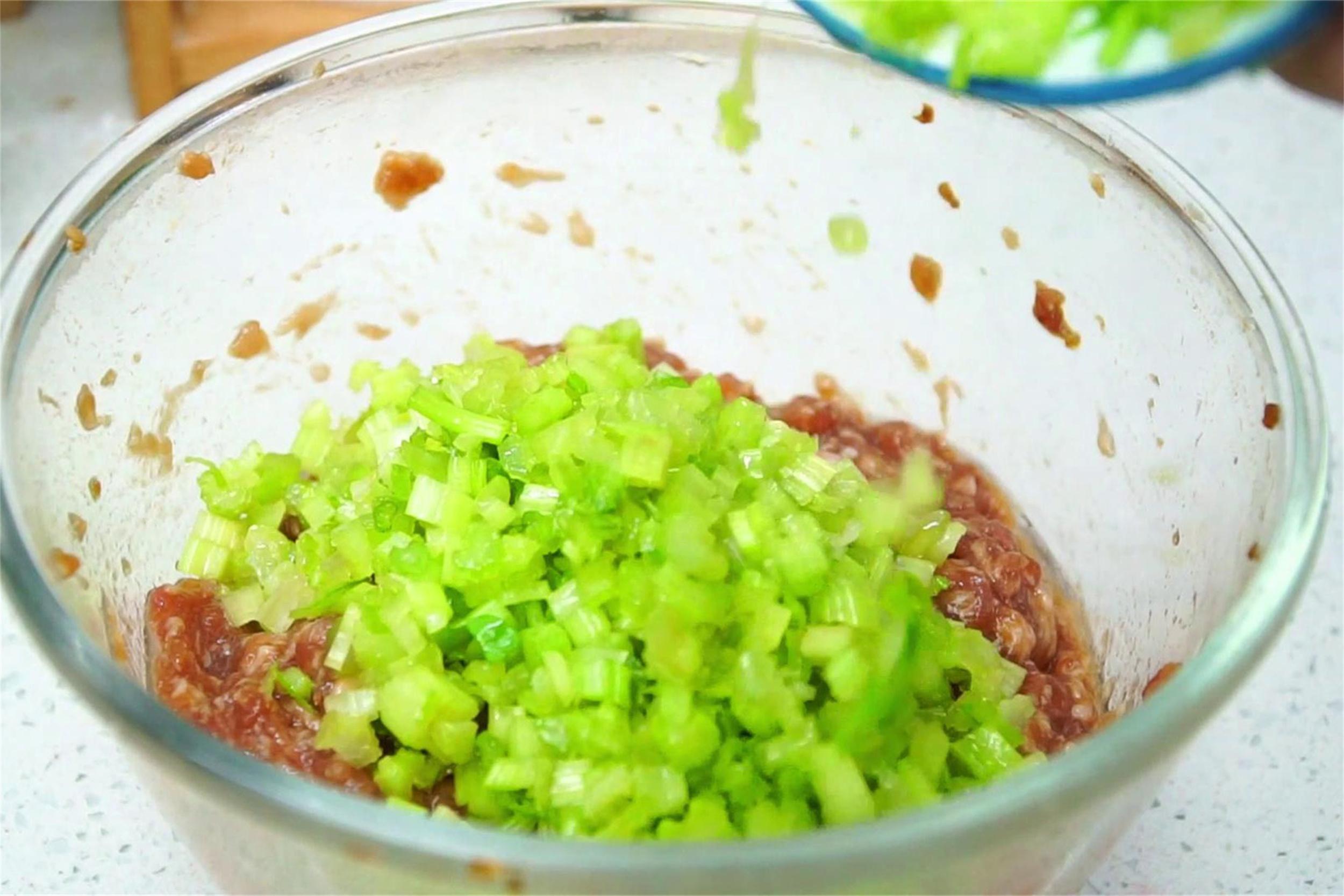 黑猪肉饺子好吃吗_黑猪肉饺子馅怎样做窍门_致富经黑猪肉饺子