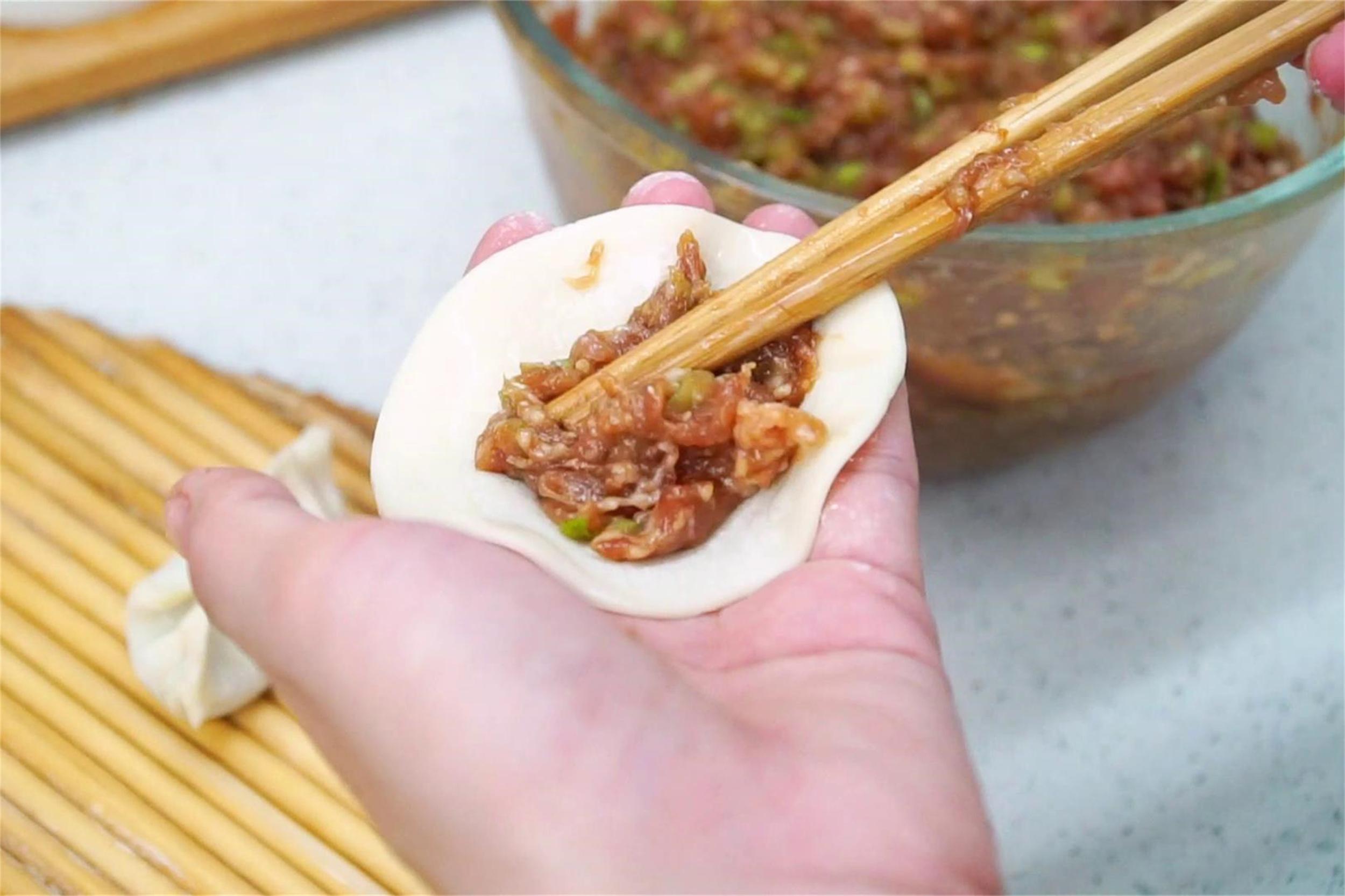 致富经黑猪肉饺子_黑猪肉饺子好吃吗_黑猪肉饺子馅怎样做窍门